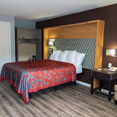 Columbus Inn And Suites Екстер'єр фото