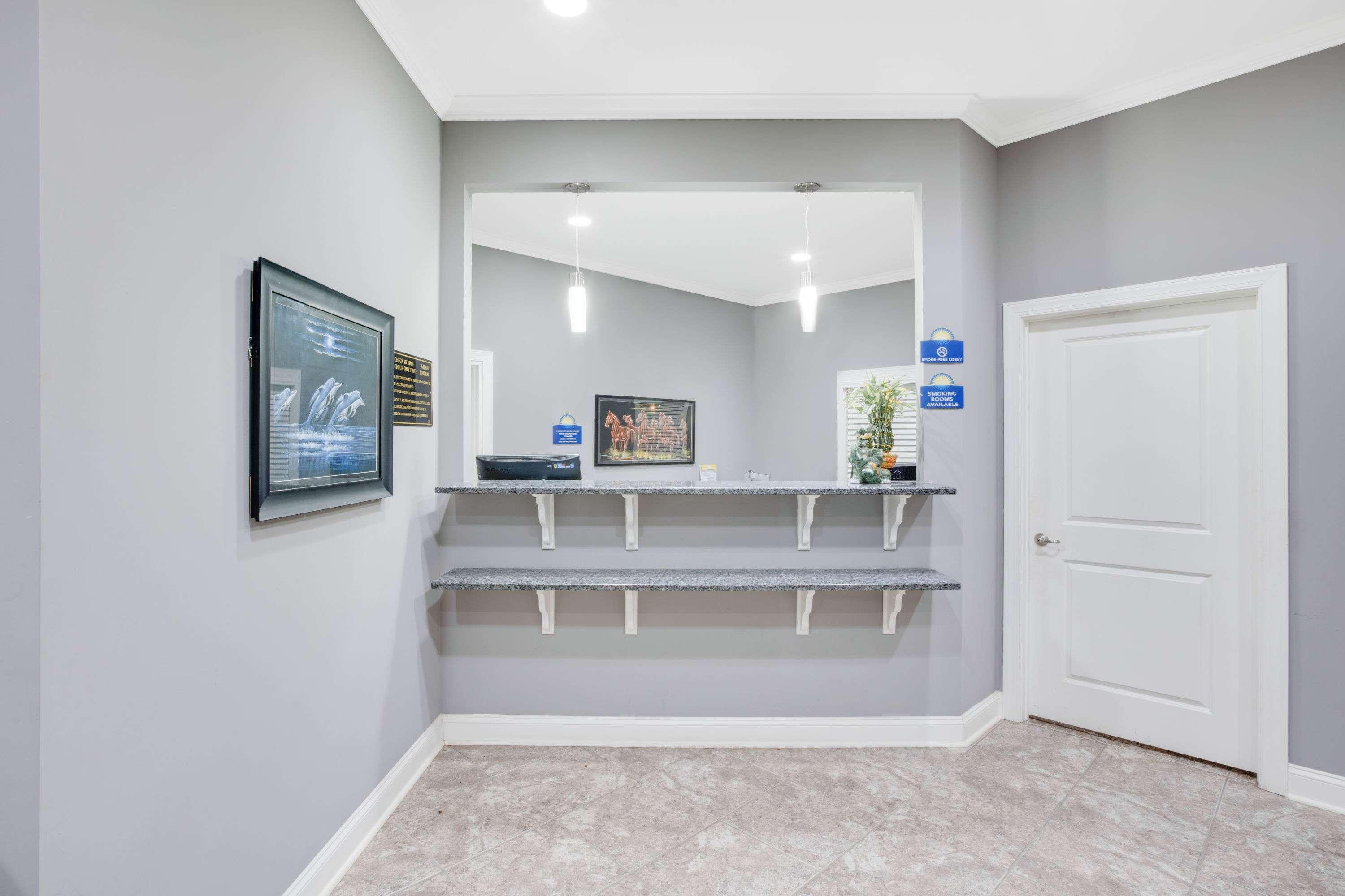 Columbus Inn And Suites Екстер'єр фото