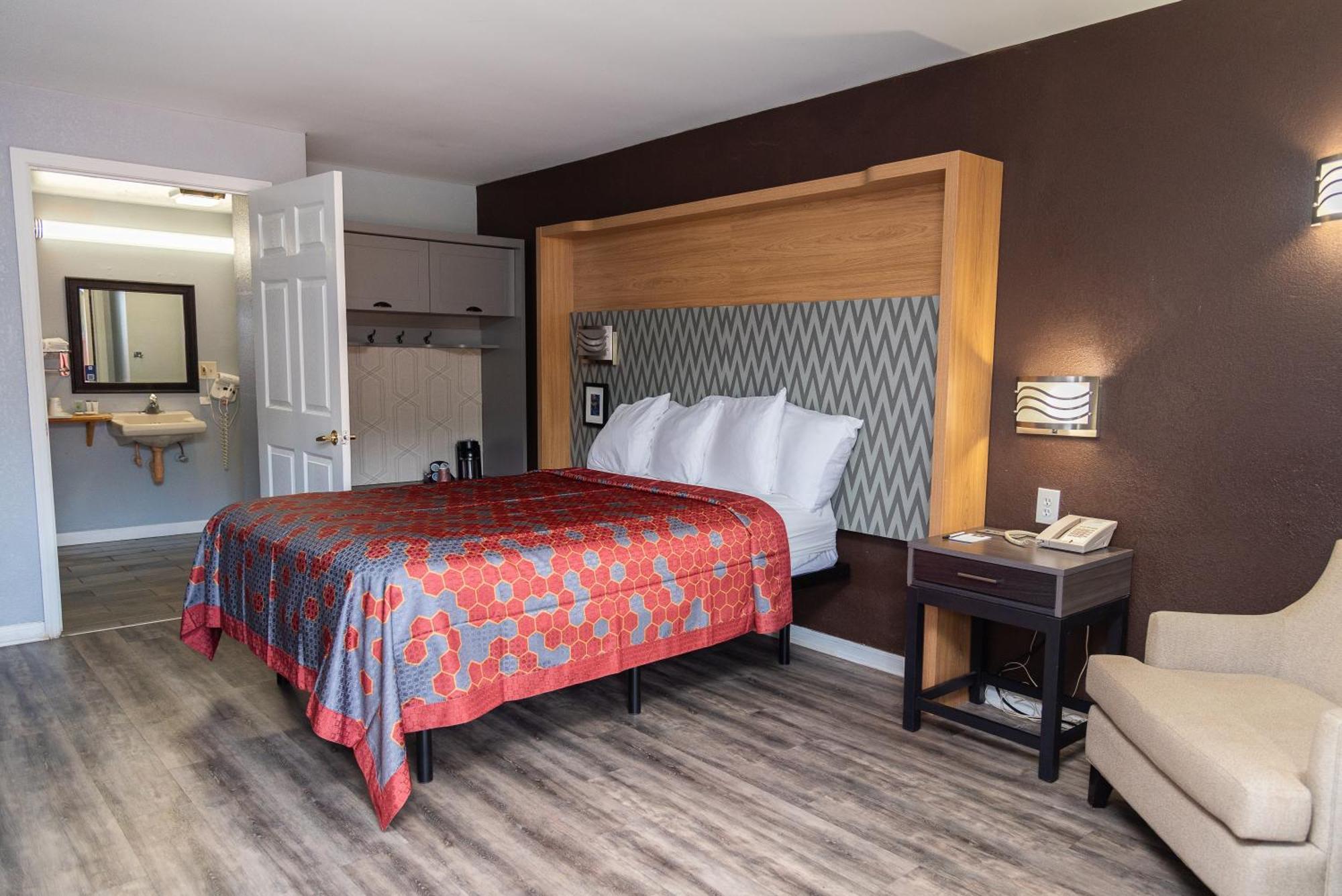Columbus Inn And Suites Екстер'єр фото