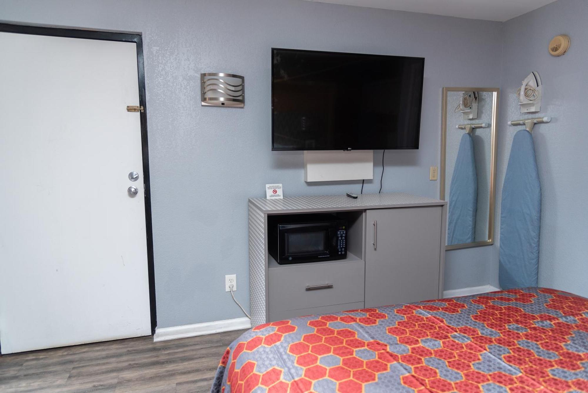 Columbus Inn And Suites Екстер'єр фото