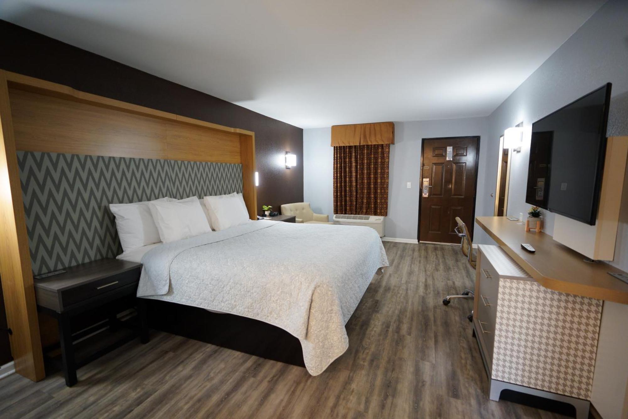 Columbus Inn And Suites Екстер'єр фото
