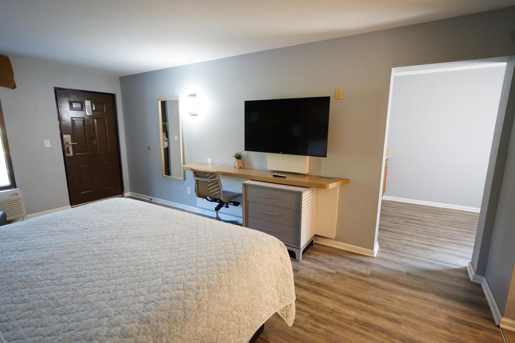 Columbus Inn And Suites Екстер'єр фото