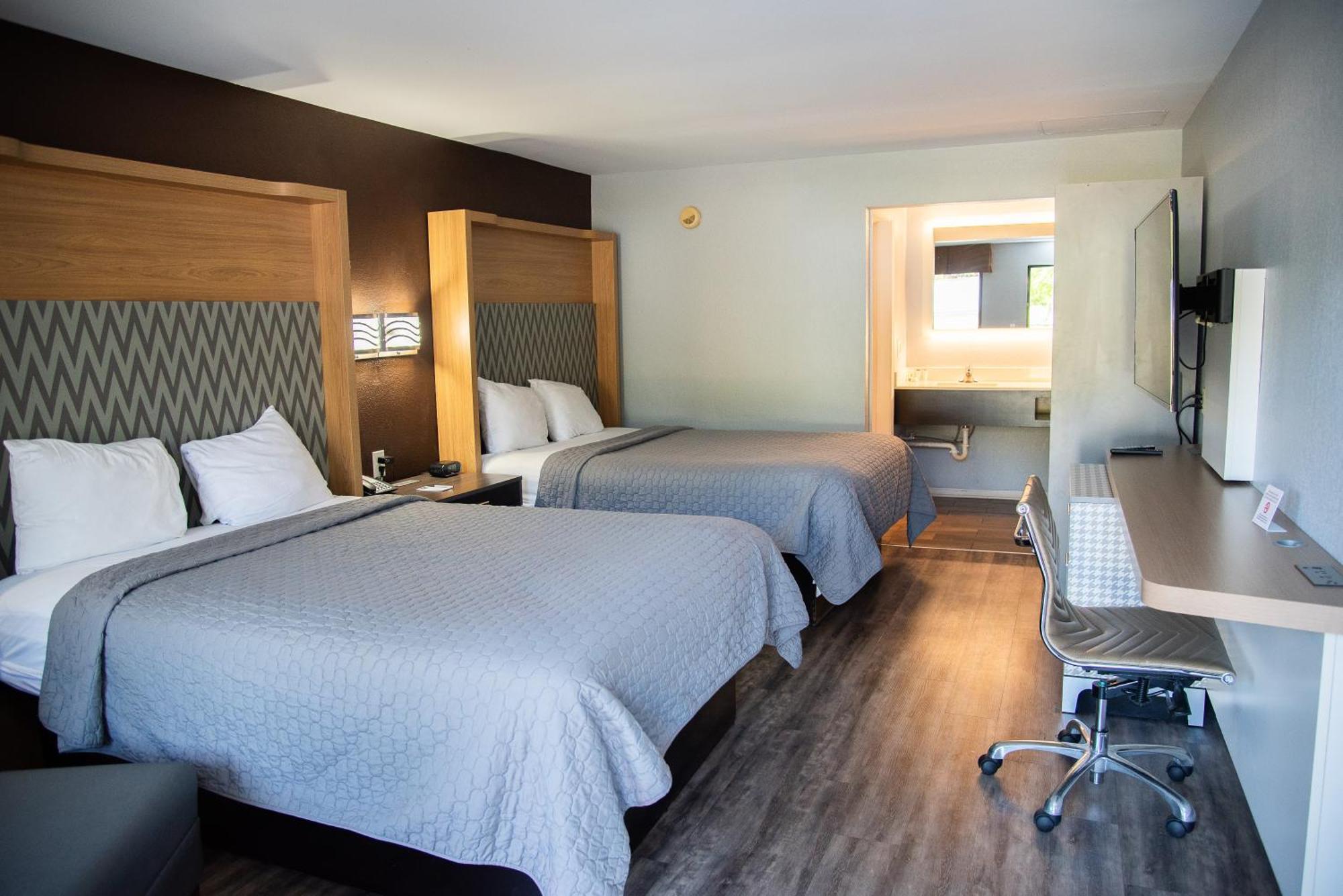 Columbus Inn And Suites Екстер'єр фото