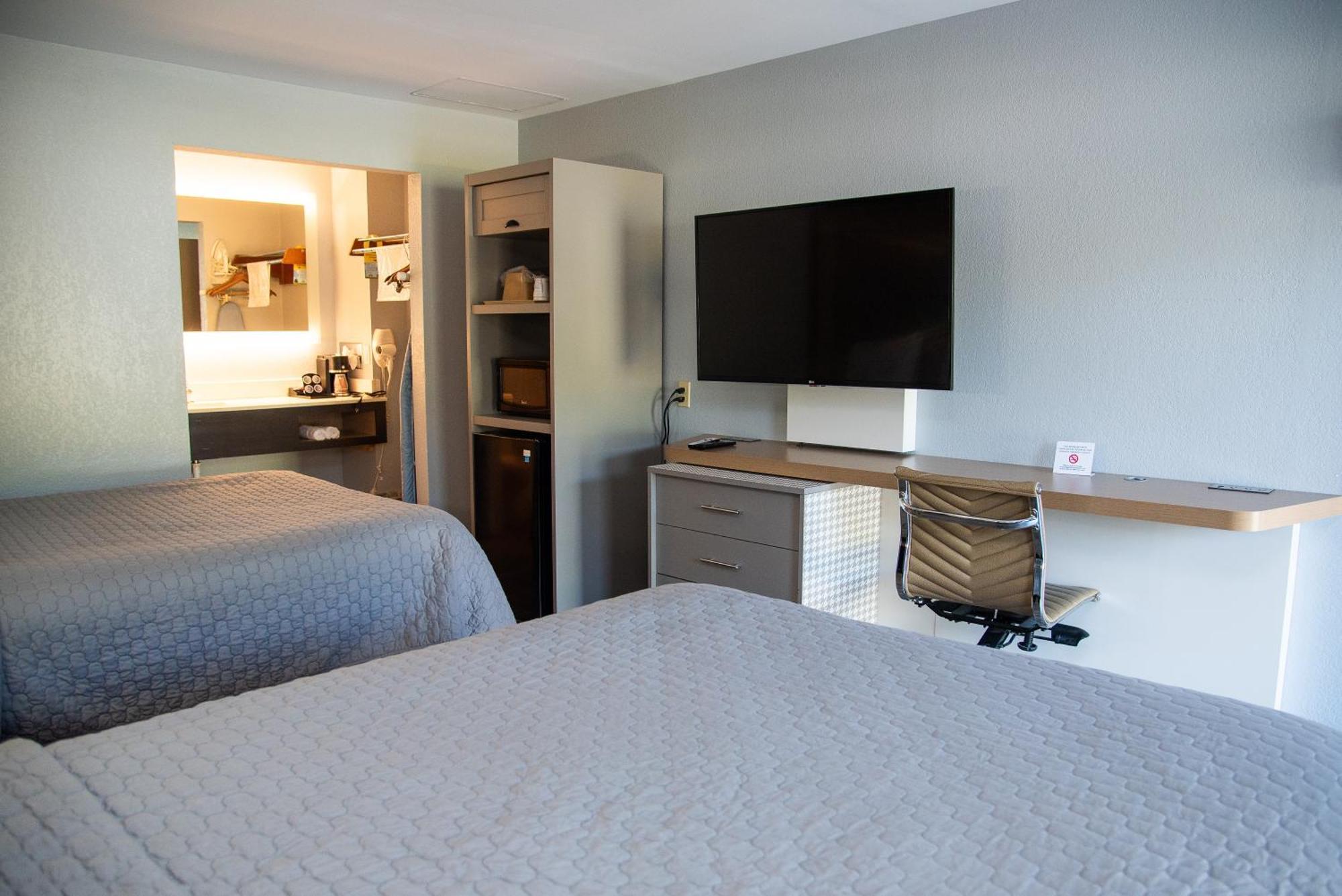 Columbus Inn And Suites Екстер'єр фото