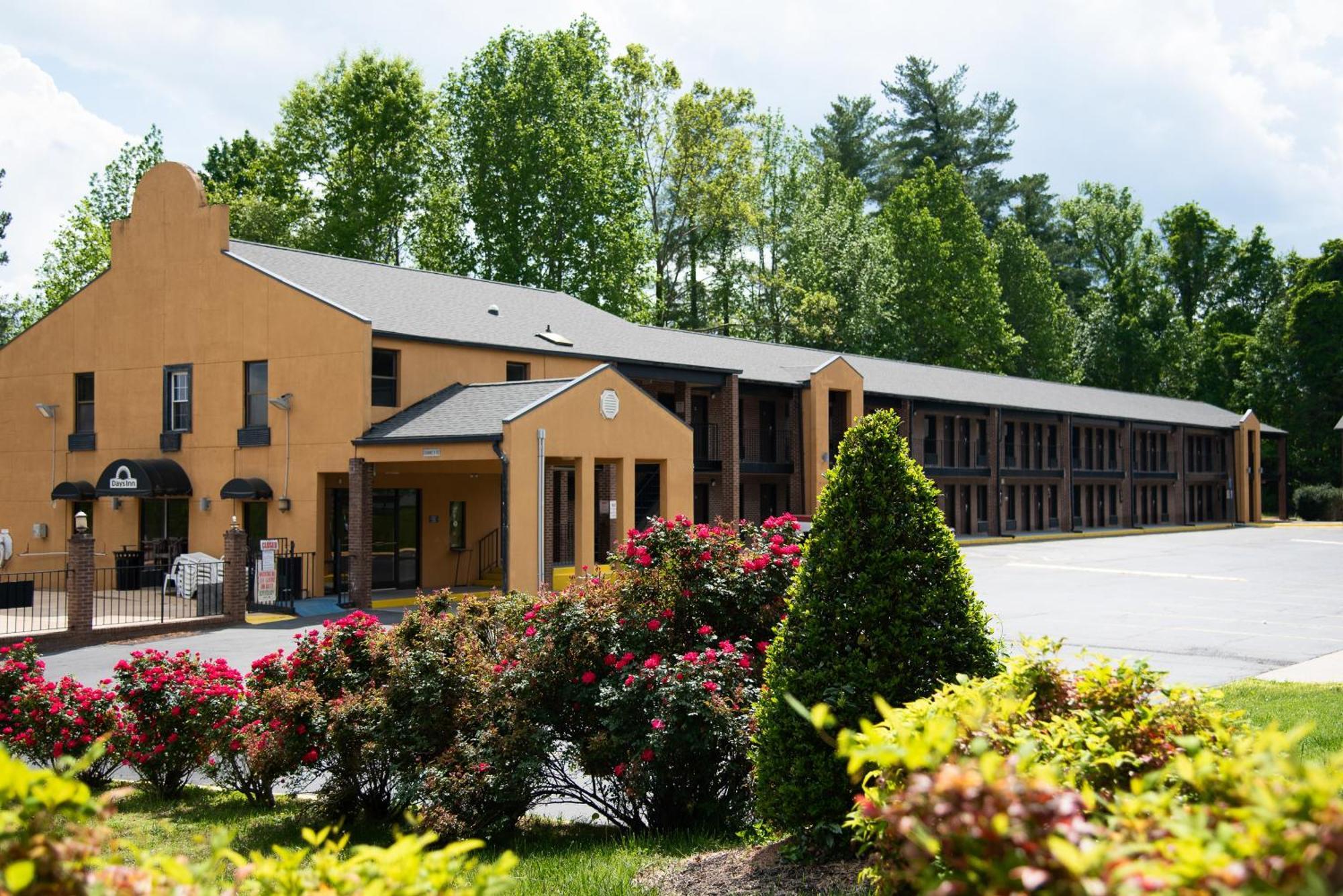 Columbus Inn And Suites Екстер'єр фото