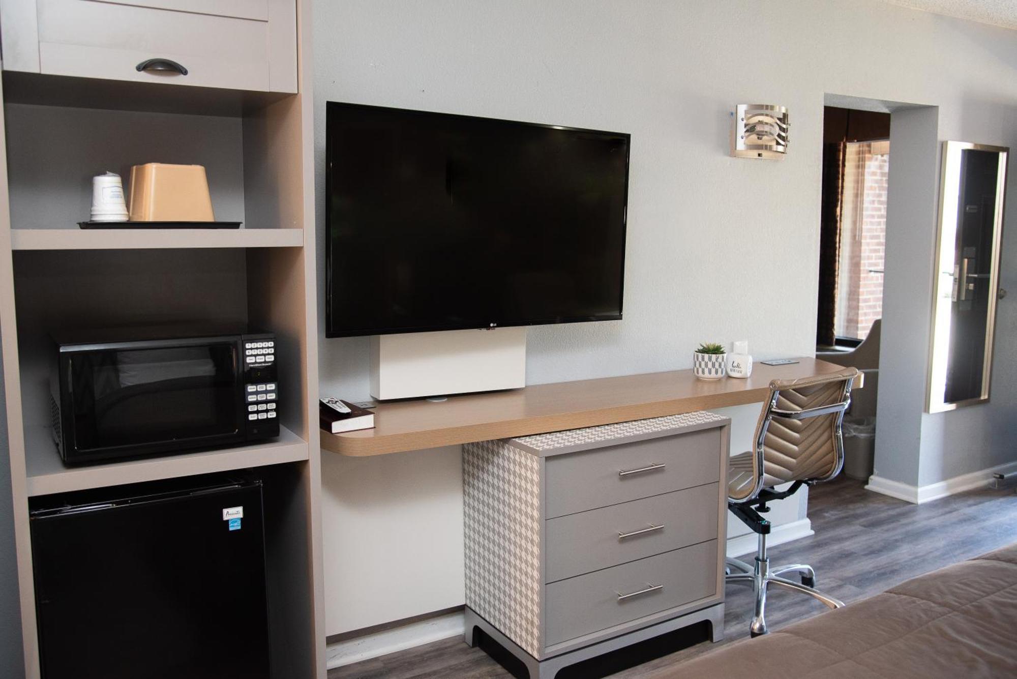 Columbus Inn And Suites Екстер'єр фото